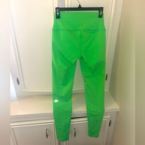 ALO Yoga leggings size M NWOT 6-8 green